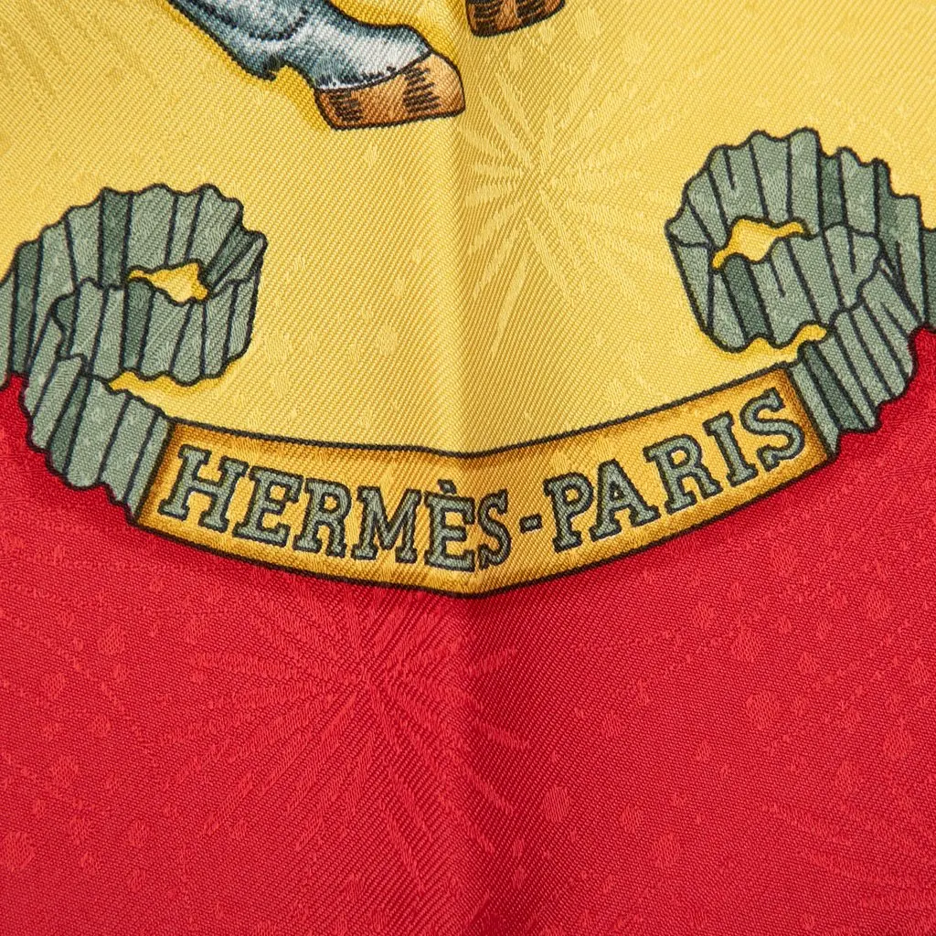 Hermès Les Fetes du Roi Soleil Silk Scarf 90 Yellow Silk Never worn - Inside View