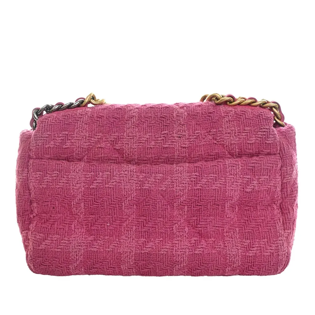 Chanel Medium Tweed 19 Flap Pink Very good - Model View