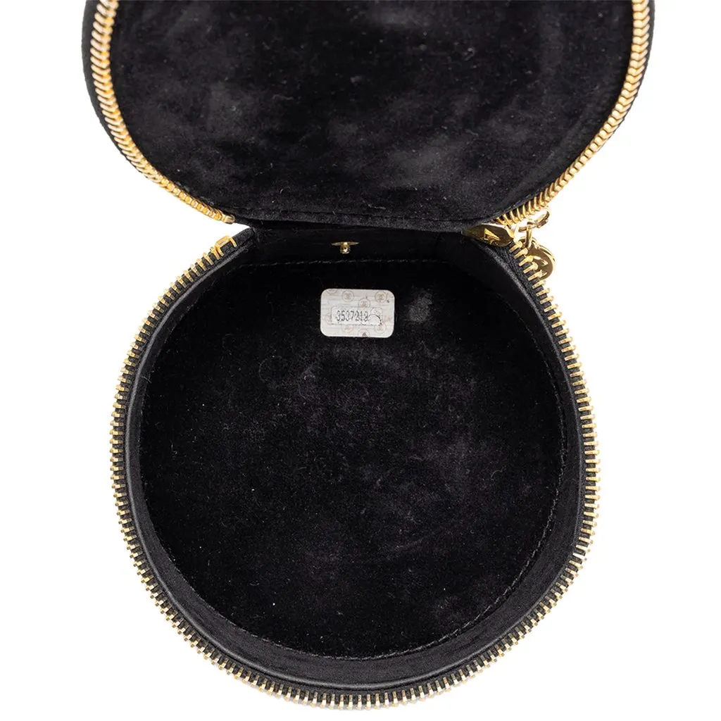 Chanel Caviar Travel Round Jewelry Case Black Leather Very good - Model View