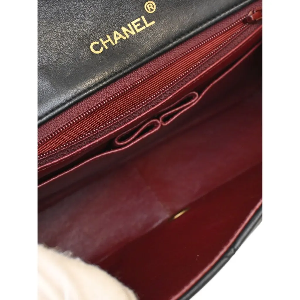 Chanel CC Quilted Lambskin Turnlock Full Single Flap Black Leather Very good - Model View