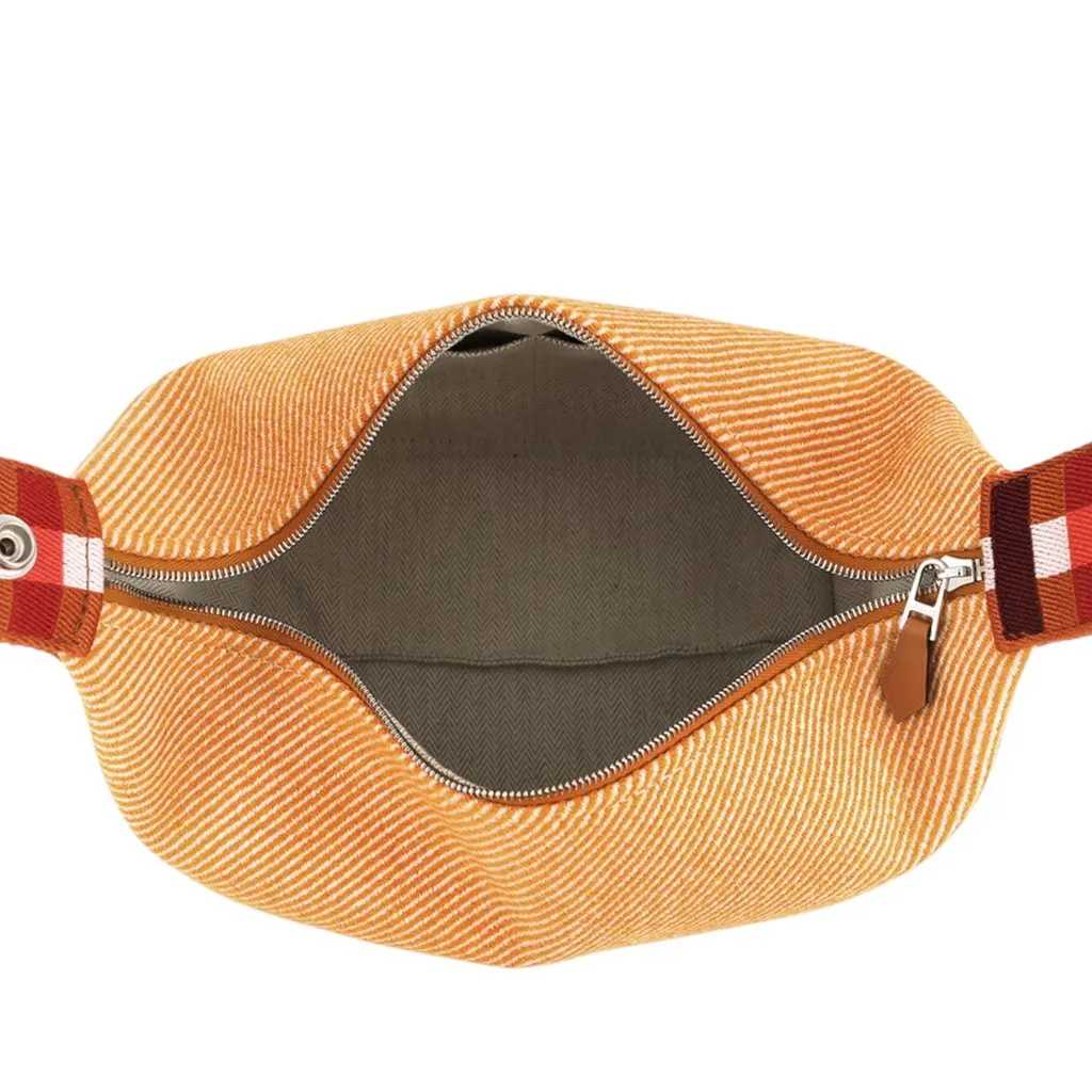 Hermès Small Wool Bride a Brac Au Carre Case Orange Very good - Model View