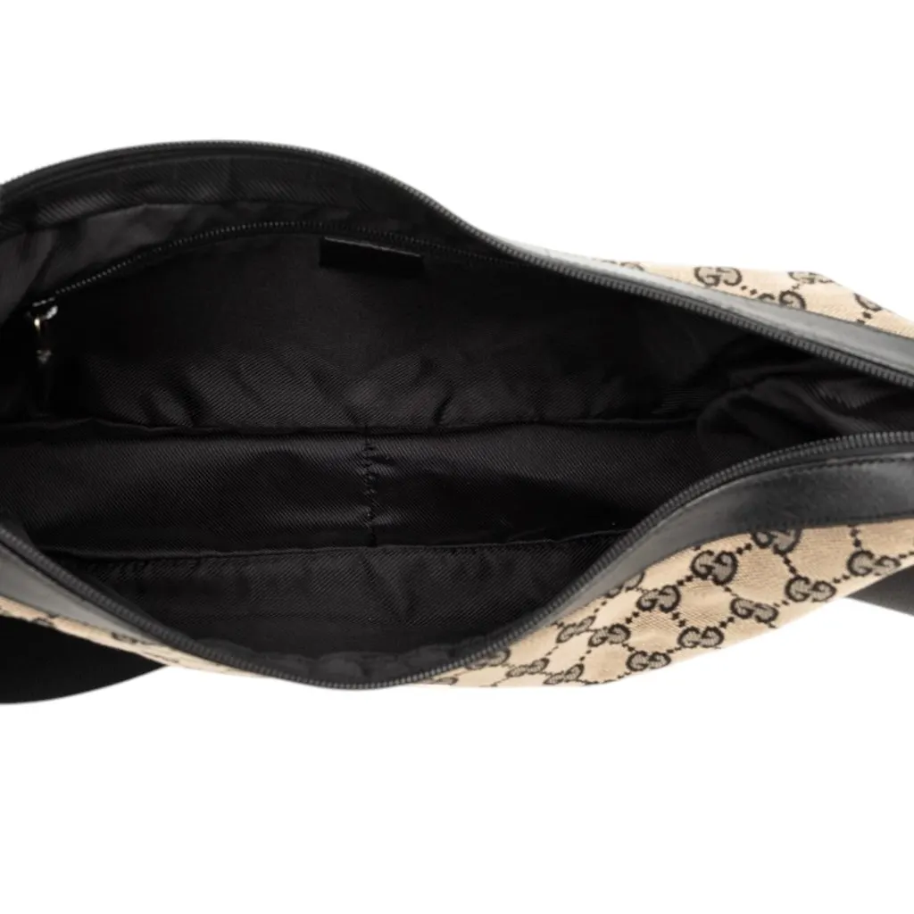Gucci GG Canvas Crossbody Beige Very good - Model View