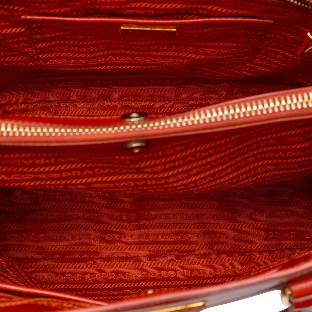 Prada Large Saffiano Vernice Galleria Satchel Orange Leather Very good - Model View