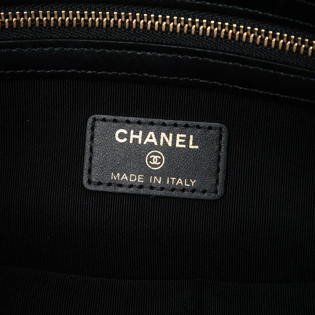 Chanel Medium Crumpled Calfskin Night by the C O Case Clutch Black Leather Very good - Box View