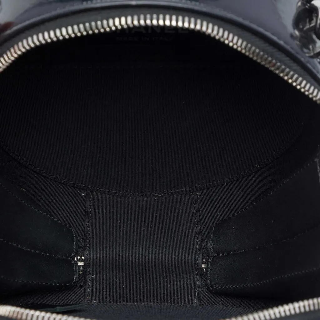 Chanel CC Patent Round as Earth Bag Black Leather Very good - Model View
