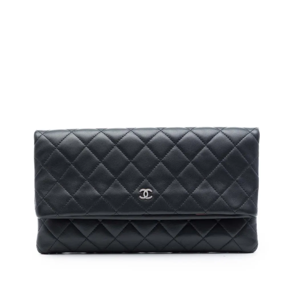 Chanel Quilted Lambskin CC Beauty Foldover Clutch Black Leather Very good - Front View