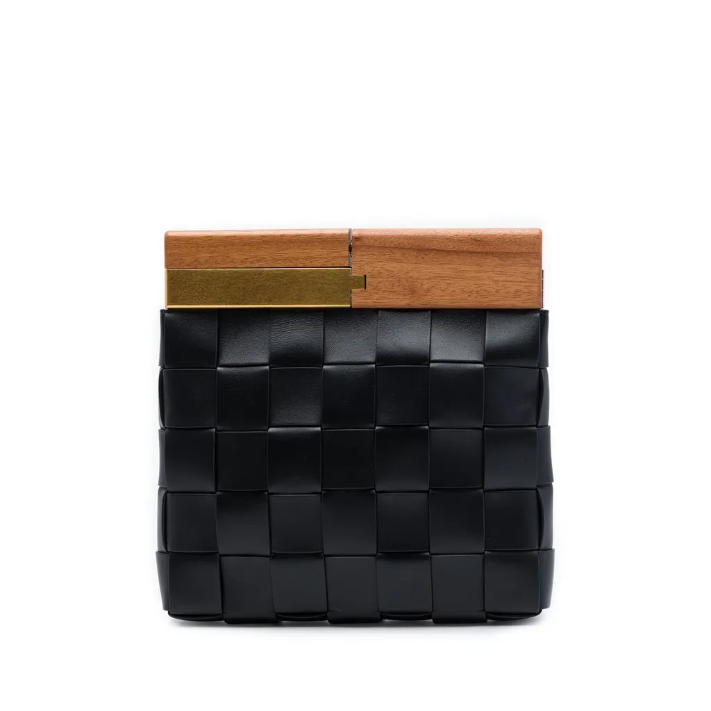 Bottega Veneta Lambskin Maxi Intrecciato The Snap Clutch Black Leather Very good - Front View