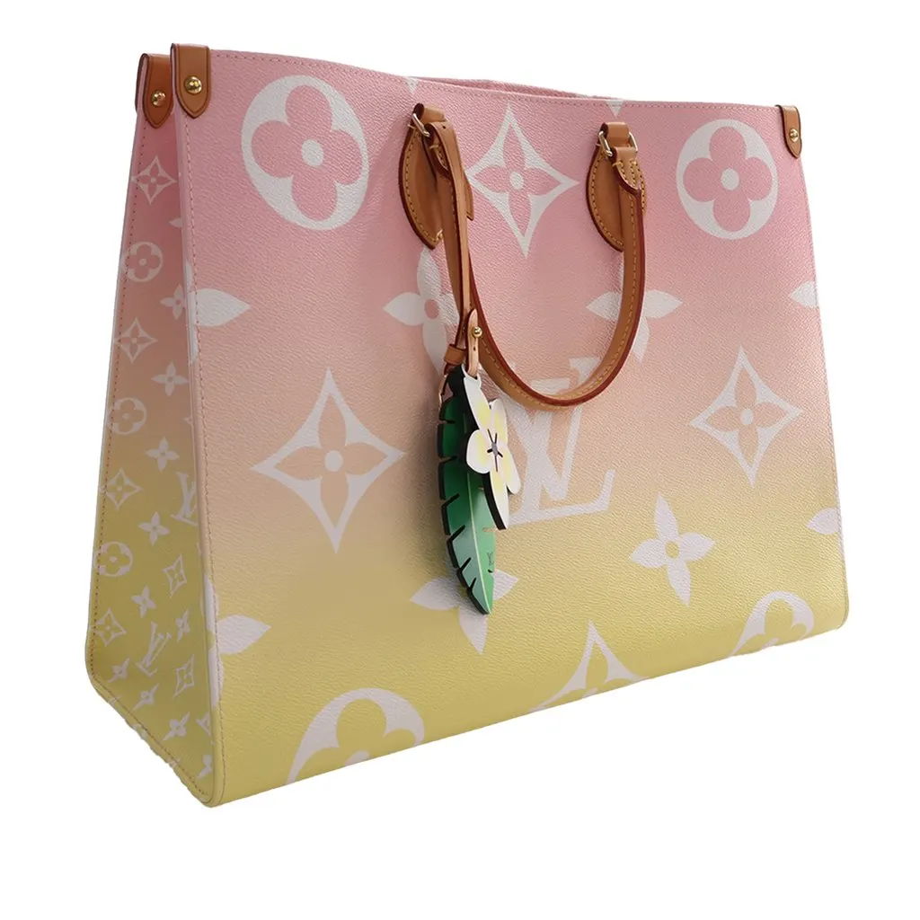 Louis Vuitton Monogram Giant By The Pool Onthego GM Pink Very good - Back View