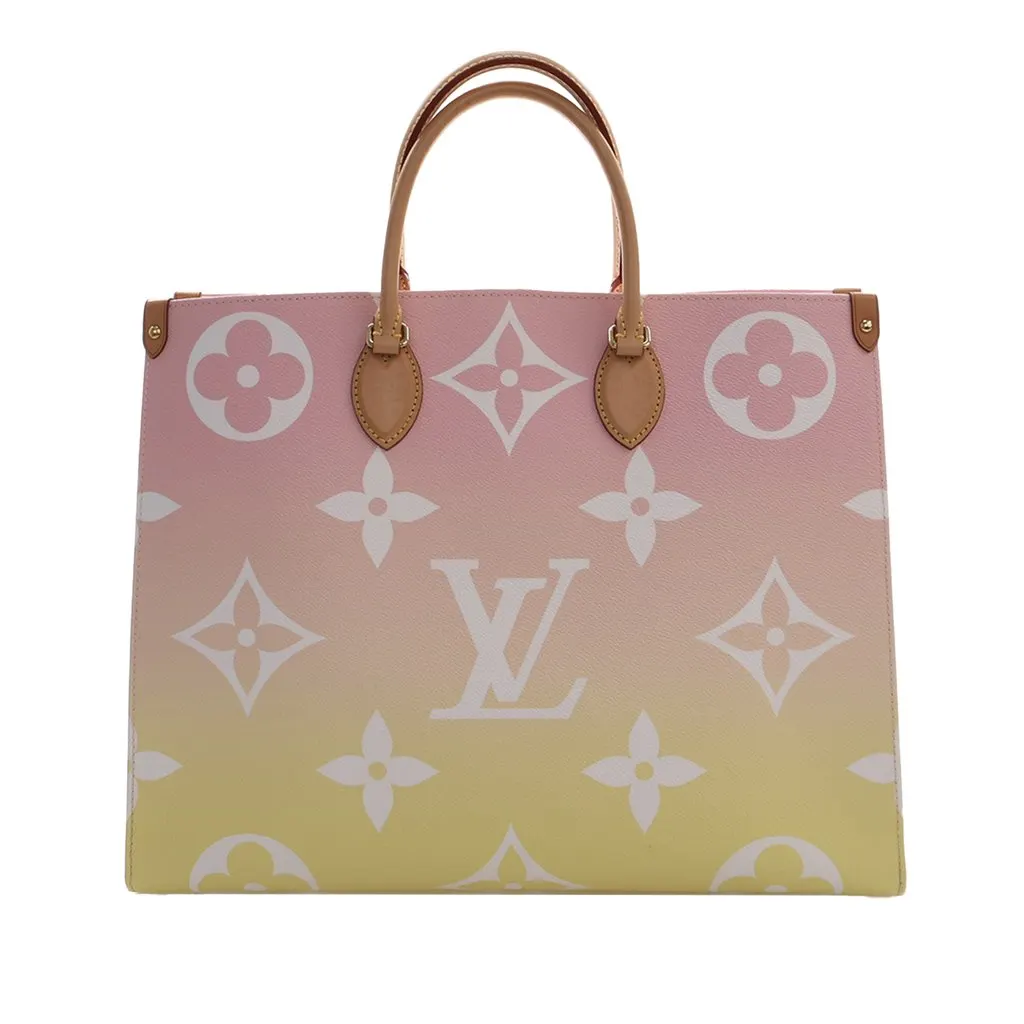 Louis Vuitton Monogram Giant By The Pool Onthego GM Pink Very good - Model View