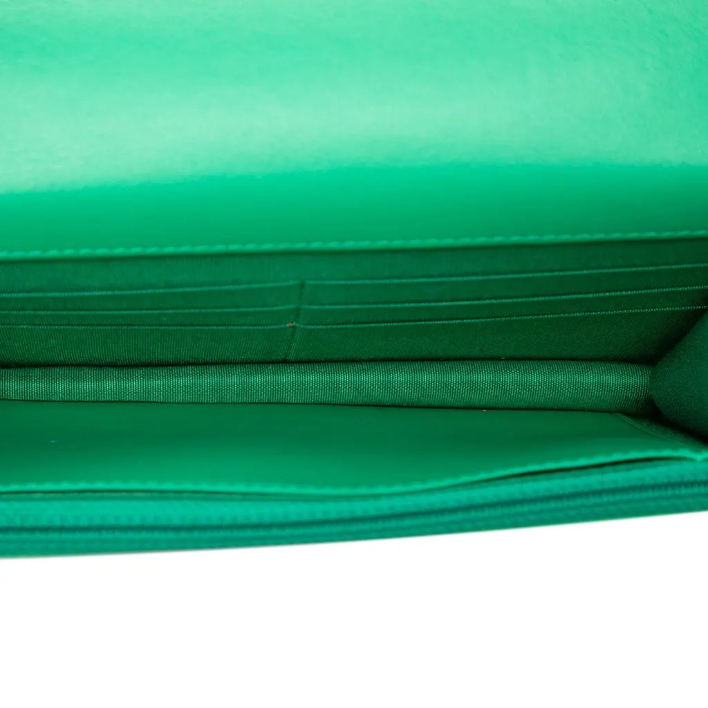 Chanel Quilted Lambskin 19 Wallet on Chain Green Leather Very good - Model View