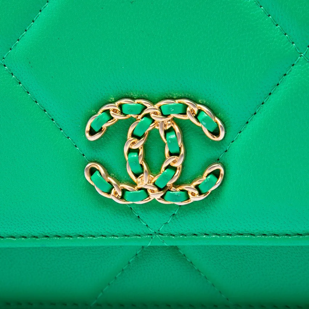 Chanel Quilted Lambskin 19 Wallet on Chain Green Leather Very good - Box View