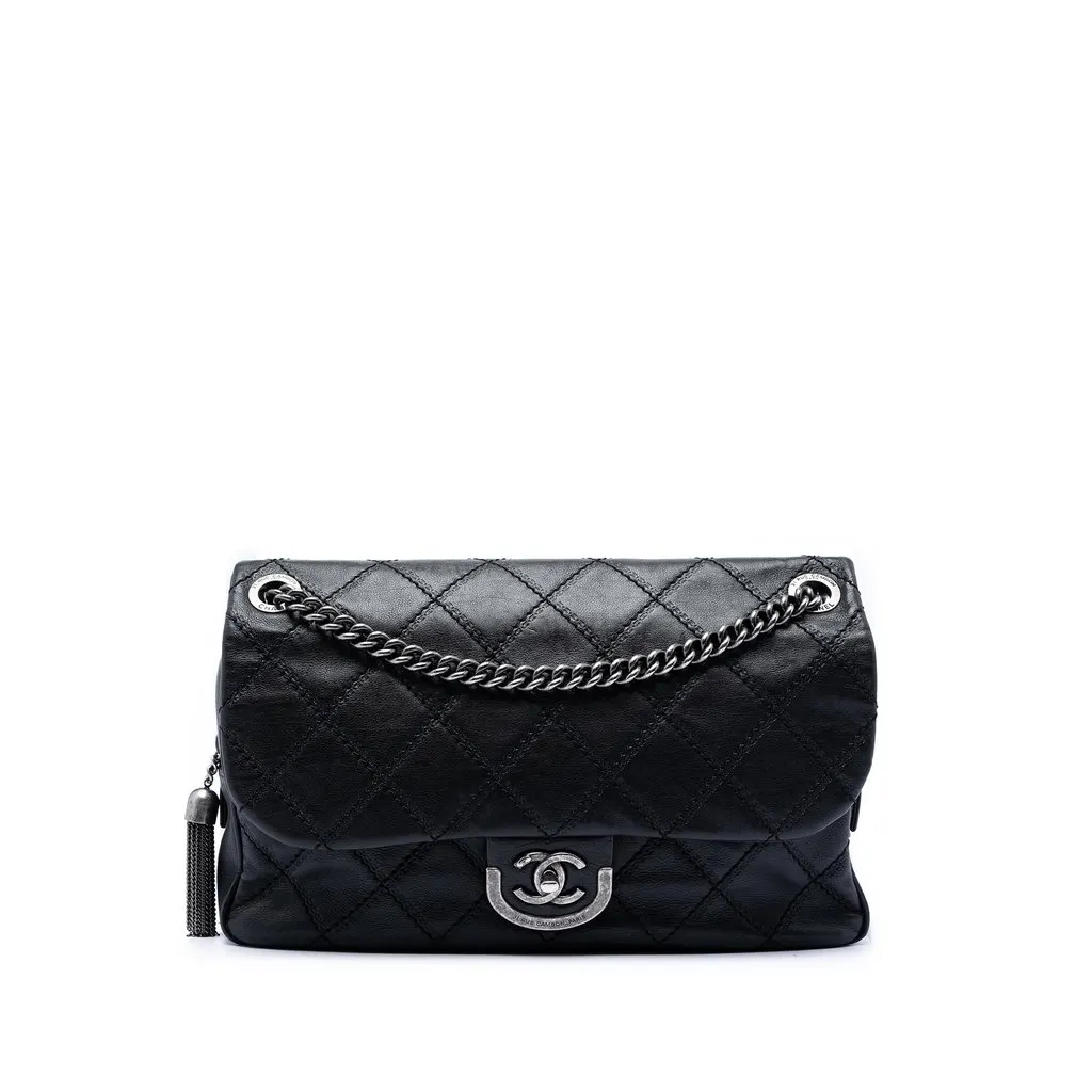 Chanel Paris Edinburgh Jumbo Quilted Calfskin Coco Sporran Flap Black Leather Very good - Front View