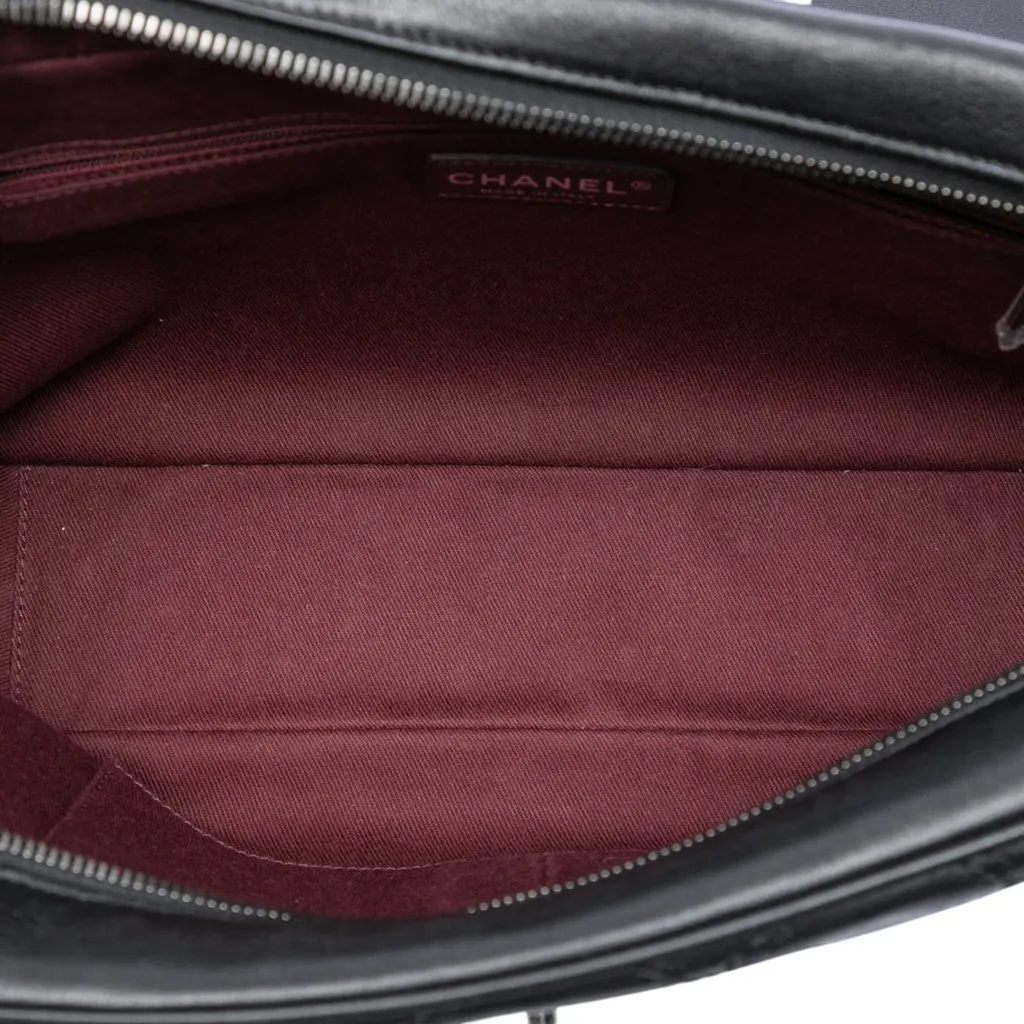 Chanel Paris Edinburgh Jumbo Quilted Calfskin Coco Sporran Flap Black Leather Very good - Model View