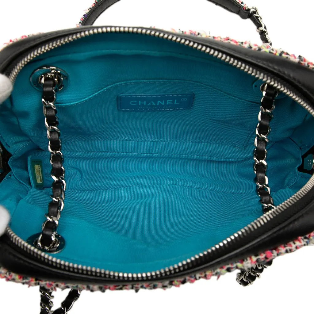 Chanel CC Quilted Lambskin Tweed Elegant Trim Front Zip Camera Bag Black Leather Very good - Model View