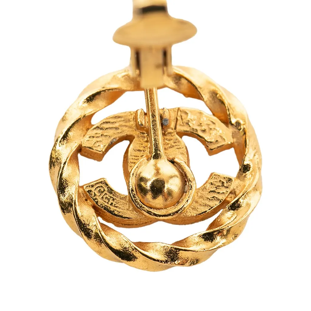 Chanel Gold Plated CC Crystal Twisted Round Clip On Earrings Gold Metal Very good - Model View