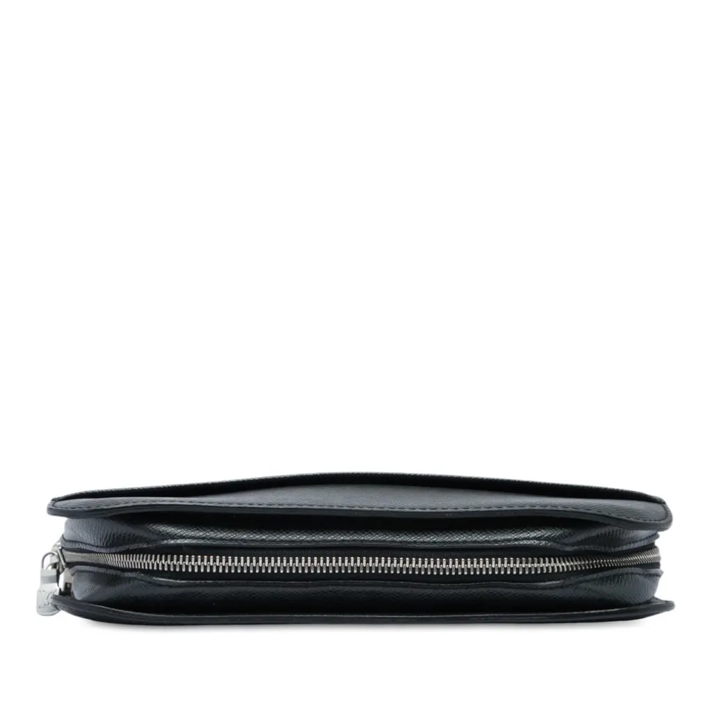 Louis Vuitton Taiga Pochette Baikal Black Leather Very good - Inside View