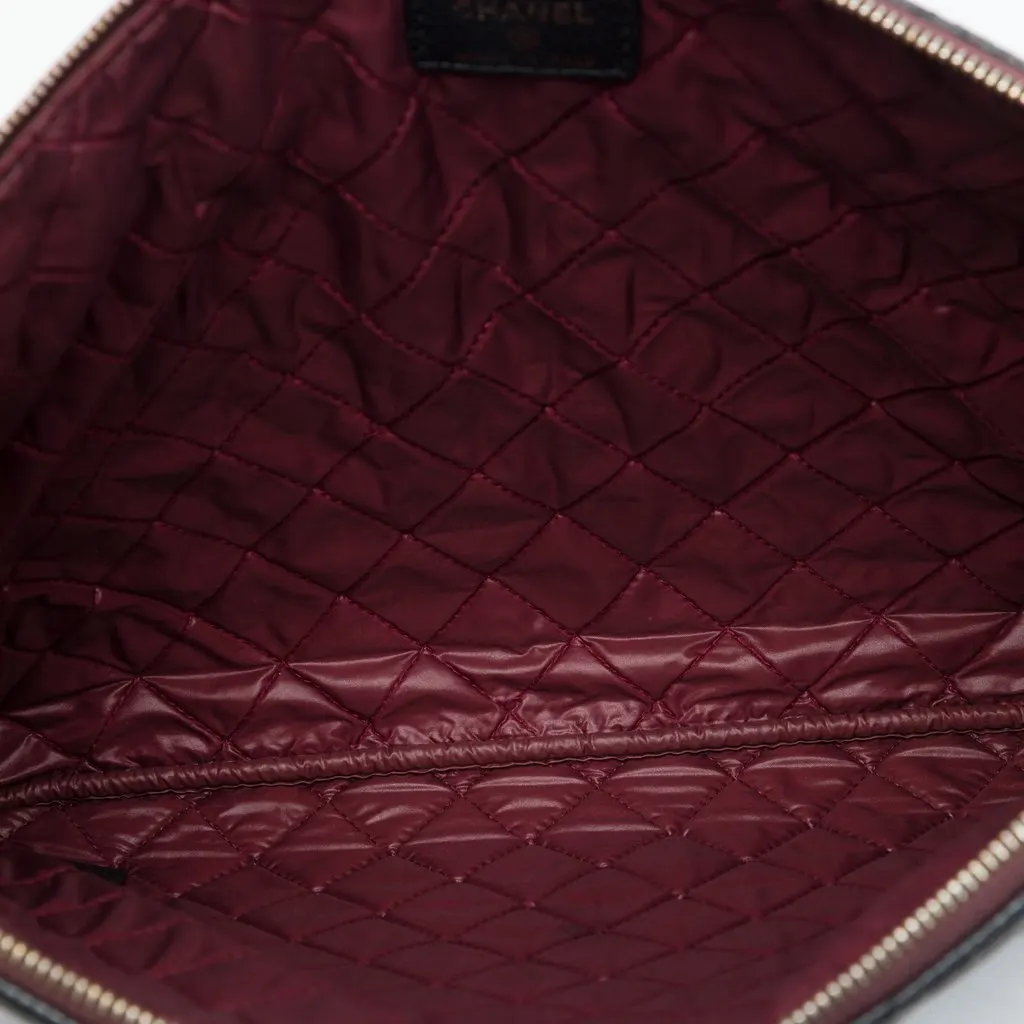 Chanel Large Quilted Caviar O Case Clutch Black Leather Very good - Model View