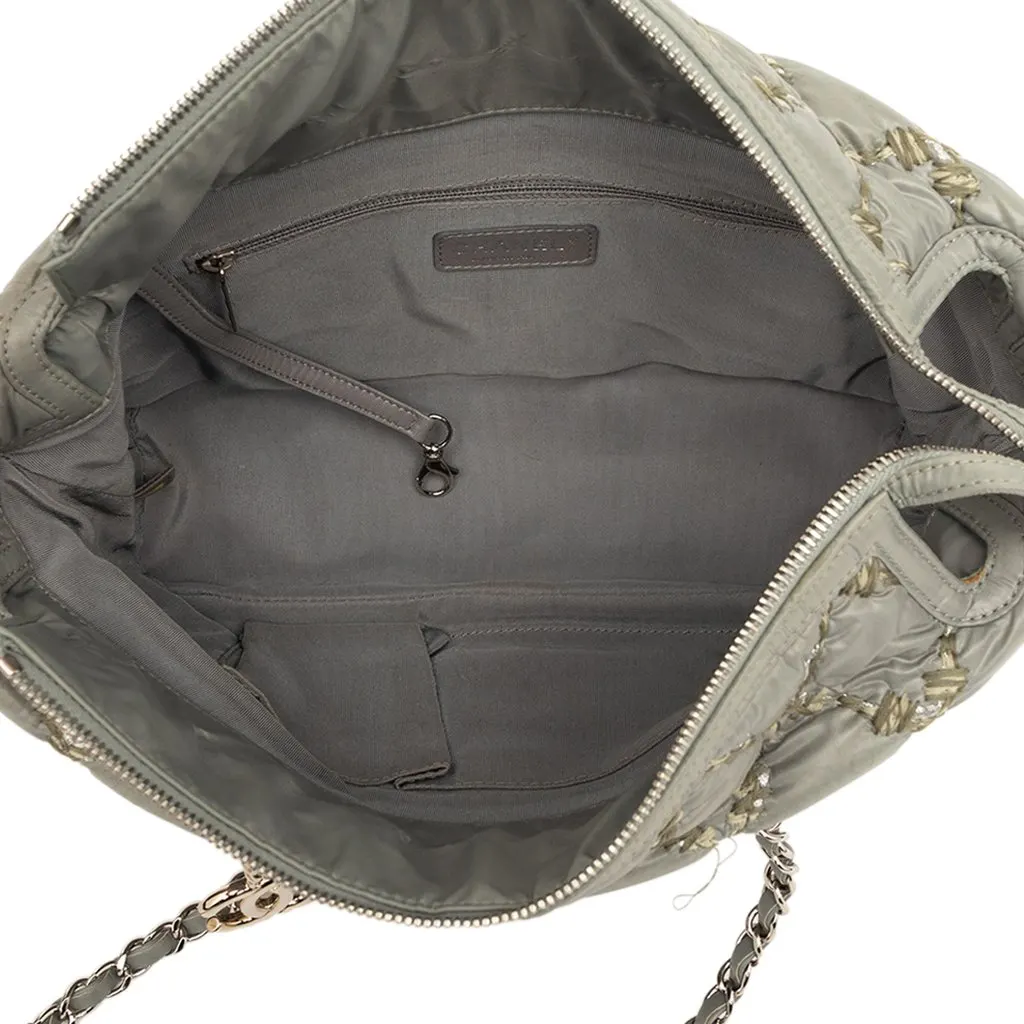 Chanel Paris Byzance Nylon Tweed On Stitch Tote Green Very good - Model View