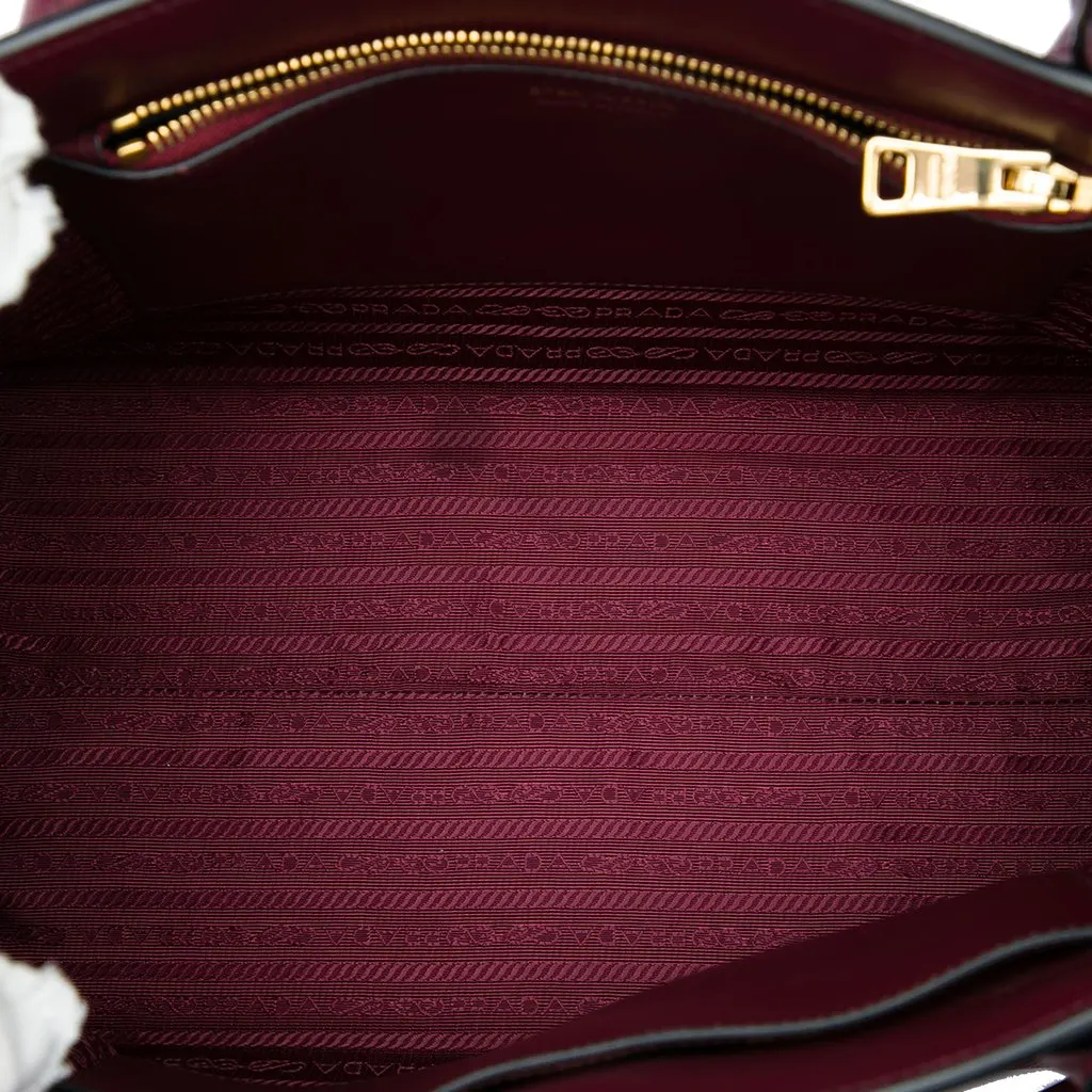 Prada Medium Saffiano Cuir Monochrome Top Handle Tote Red Leather Good - Model View