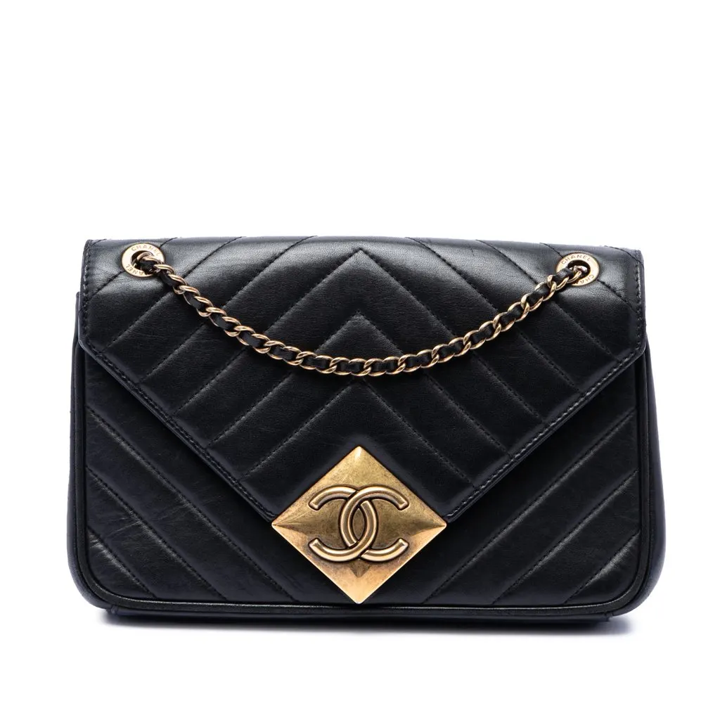 Chanel CC Quilted Lambskin Pyramid Flap Black Leather Very good - Front View