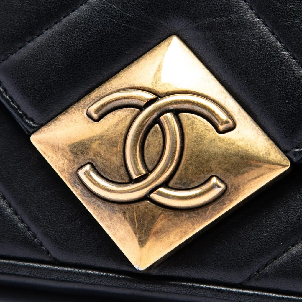 Chanel CC Quilted Lambskin Pyramid Flap Black Leather Very good - Box View