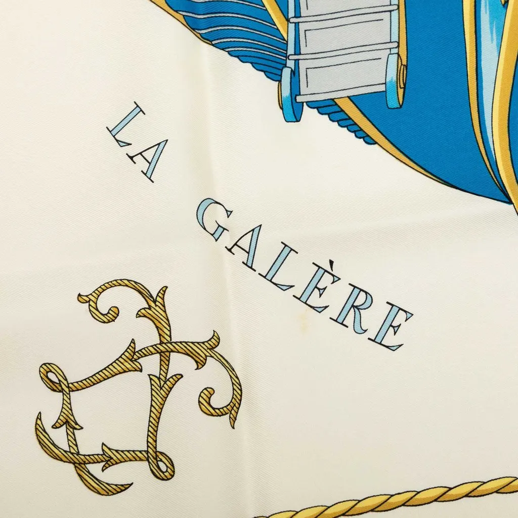 Hermès Vue Du Carrosse De Galere La Reale Silk Scarf 90 White Very good - Model View