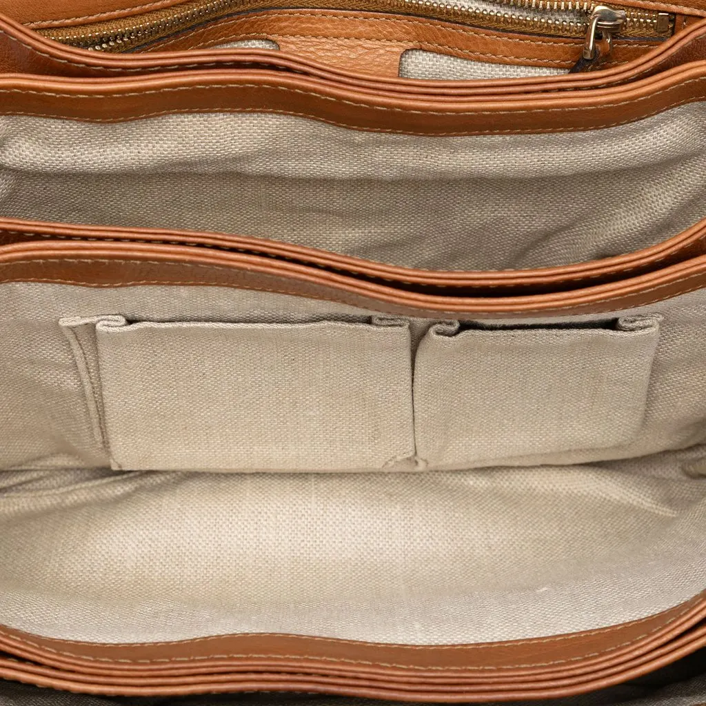 Gucci GG Canvas Marrakech Crossbody Beige Very good - Model View