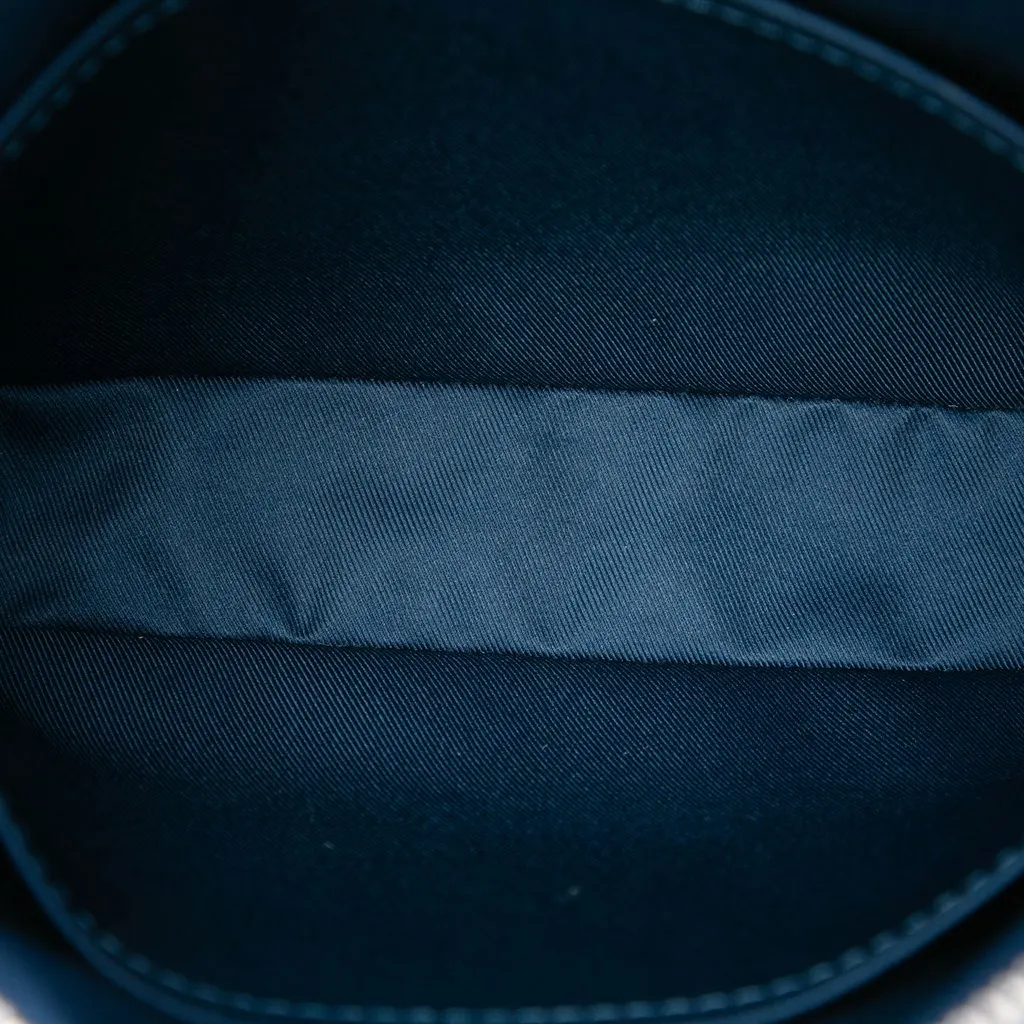 Louis Vuitton Taiga Anton Pochette Blue Leather Very good - Model View