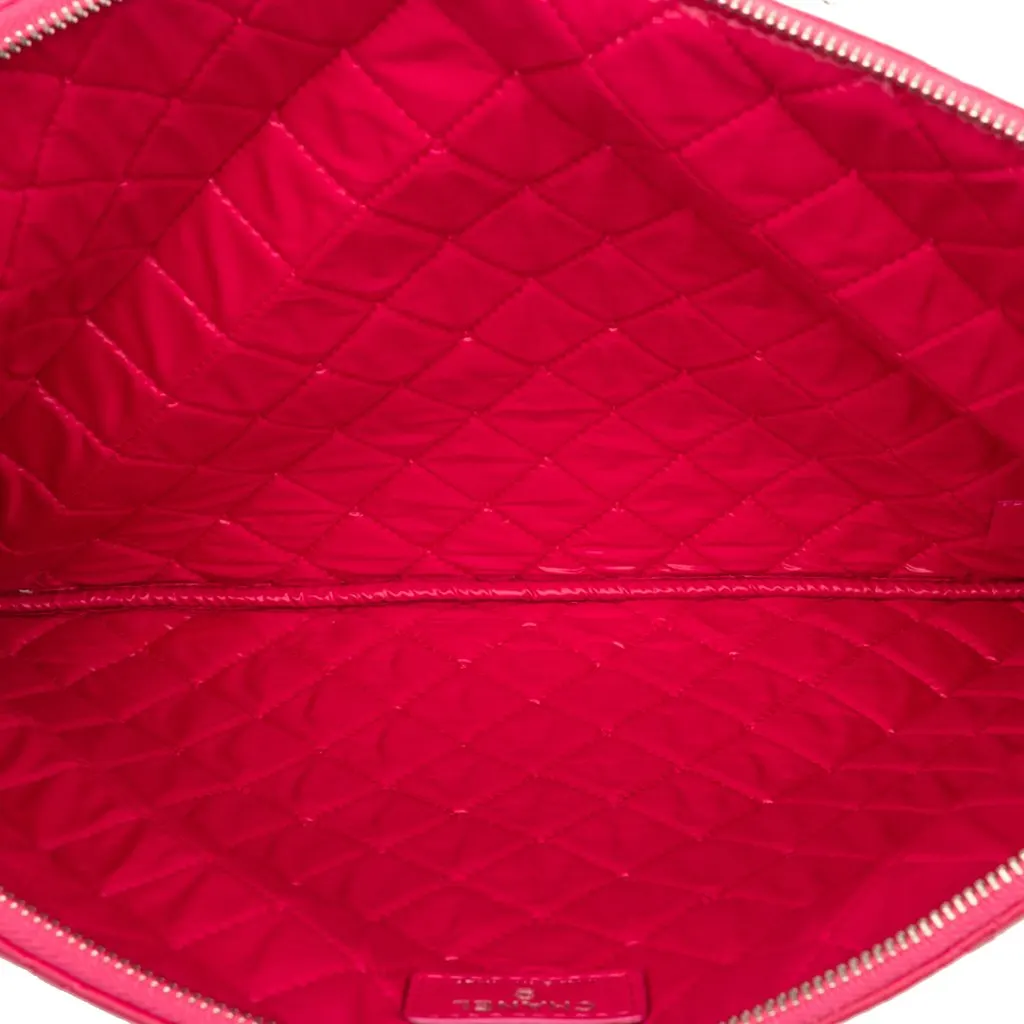 Chanel Large Quilted Lambskin O Case Clutch Pink Leather Very good - Model View