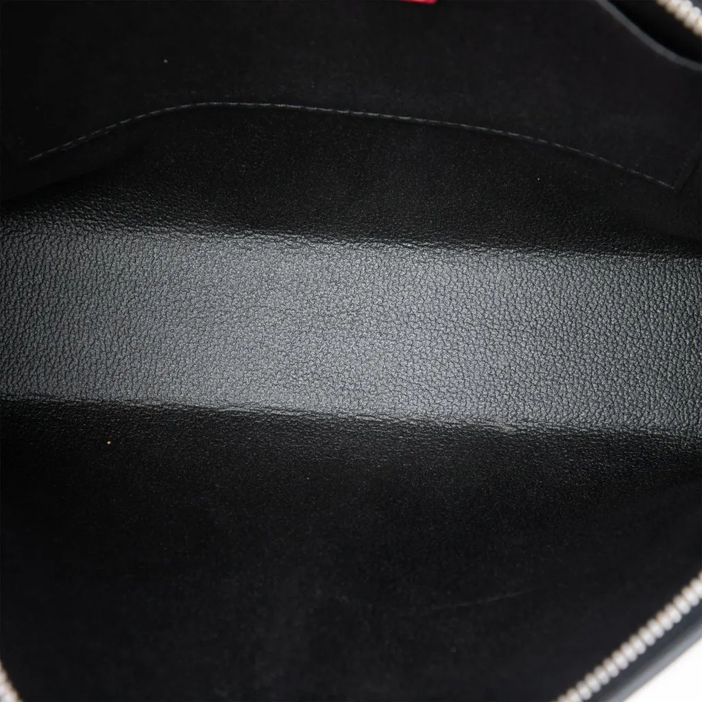 Louis Vuitton Epi Toiletry Pouch 26 Black Leather Very good - Model View