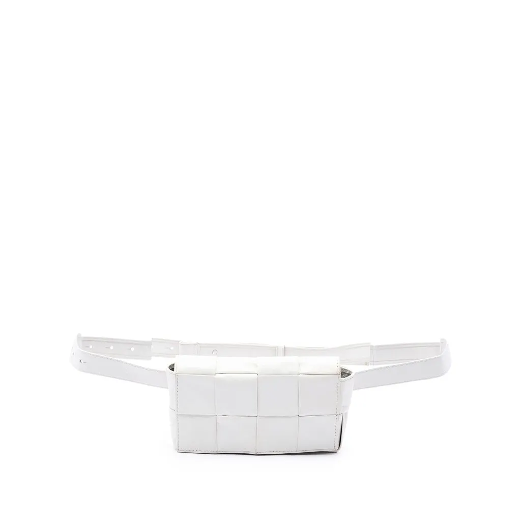 Bottega Veneta Paper Calfskin Intrecciato Cassette Belt Bag White Leather Good - Front View