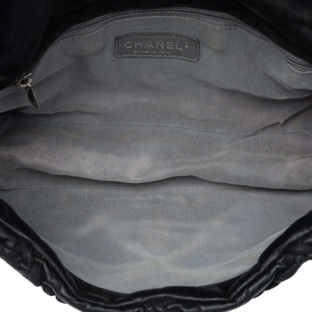 Chanel Medium Quilted Crinkled Calfskin Ultra Stitch Flap Black Leather Very good - Model View