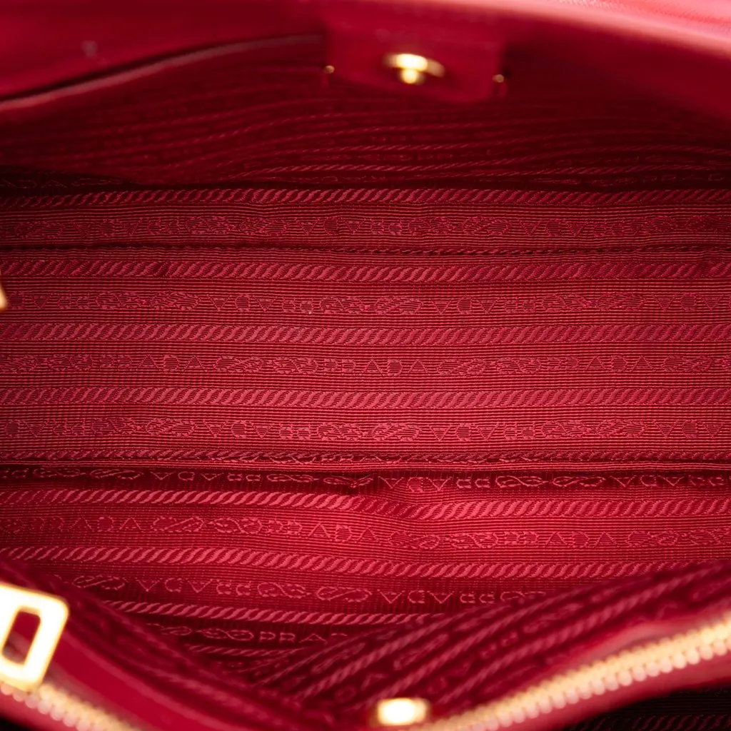 Prada Medium Saffiano Lux Galleria Tote Red Leather Very good - Model View