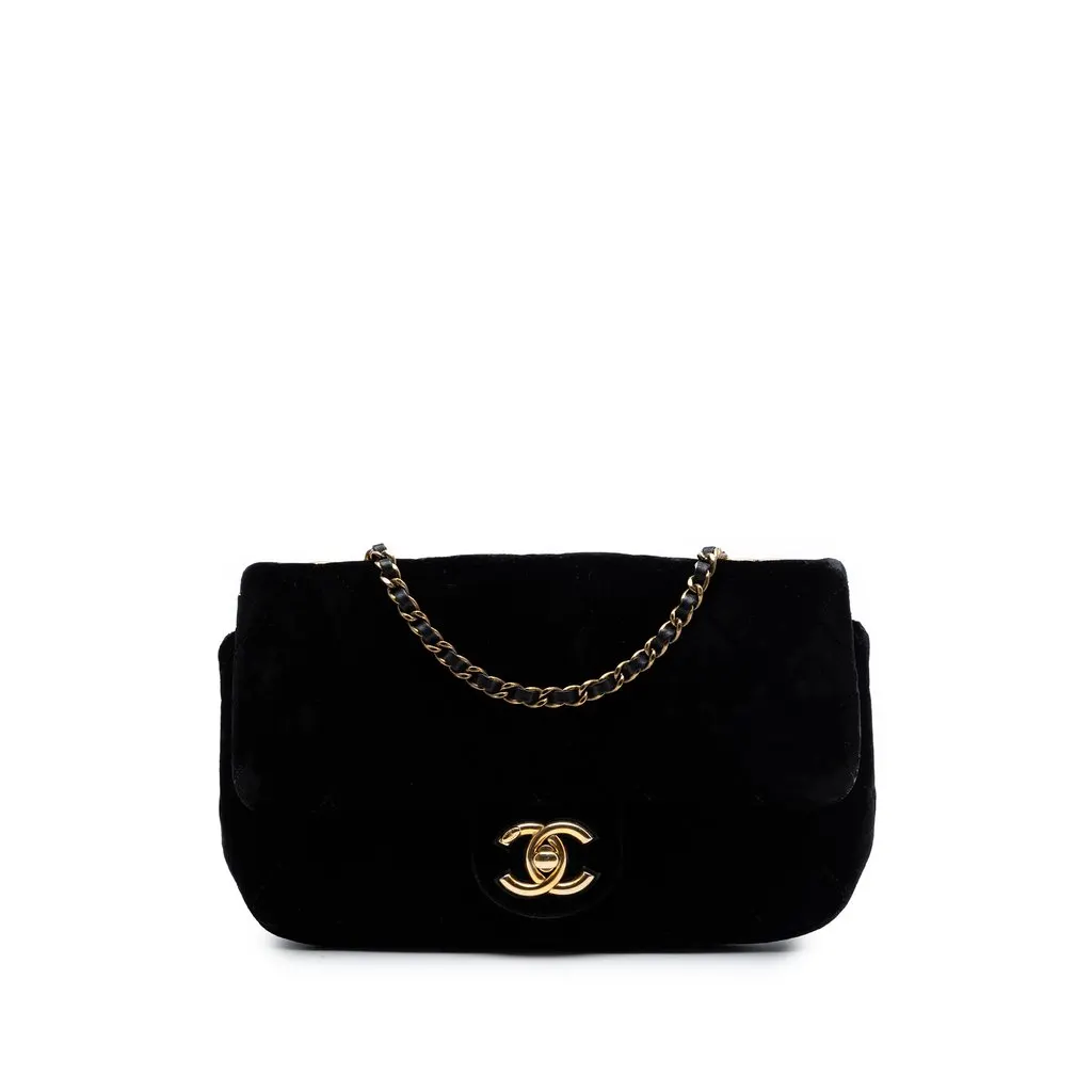 Chanel Small Quilted Velvet CC Eyelet Flap Black Very good - Front View
