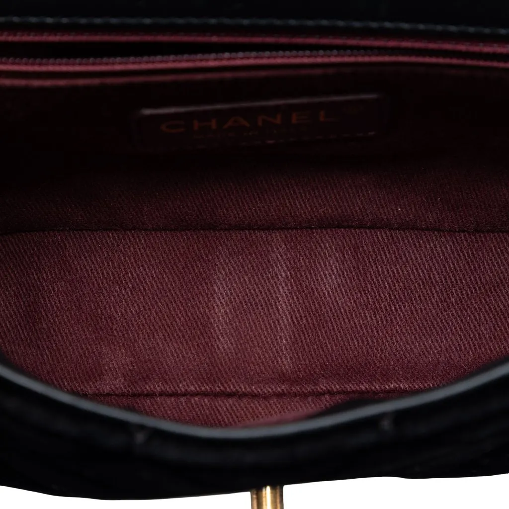 Chanel Small Quilted Velvet CC Eyelet Flap Black Very good - Model View