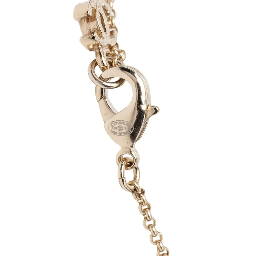 Chanel CC Gold Plated Strass Pendant Necklace Gold Metal Very good - Model View