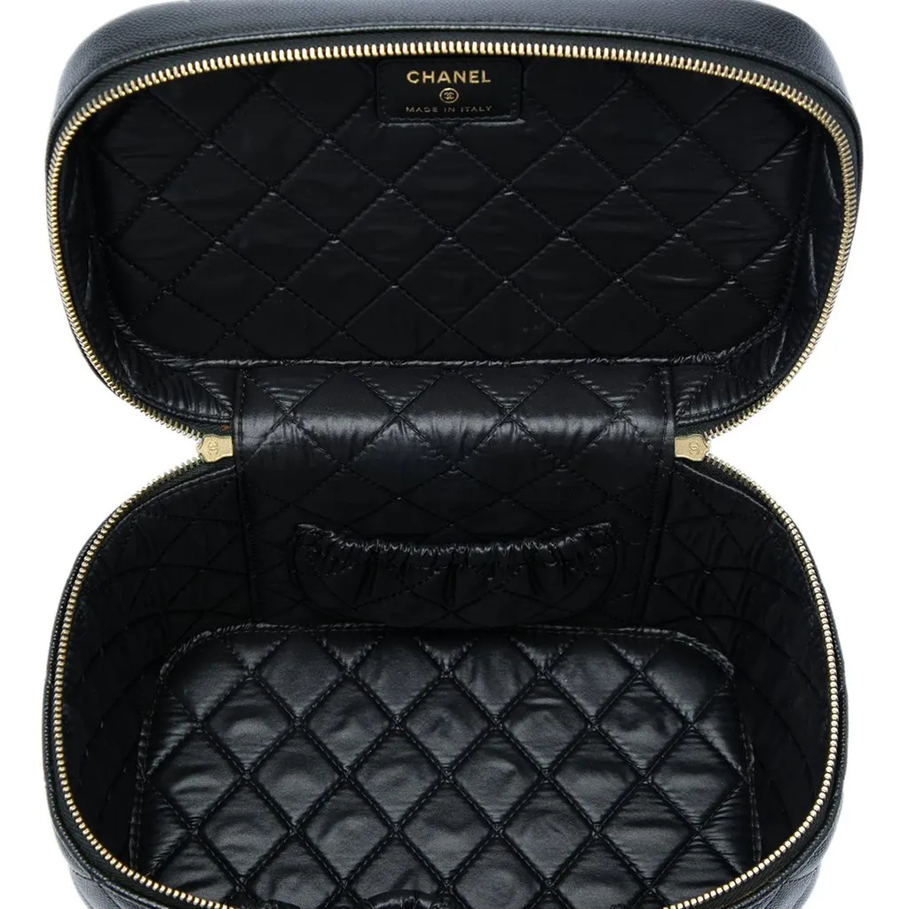 Chanel CC Quilted Caviar Vanity Case Black Leather Very good - Model View
