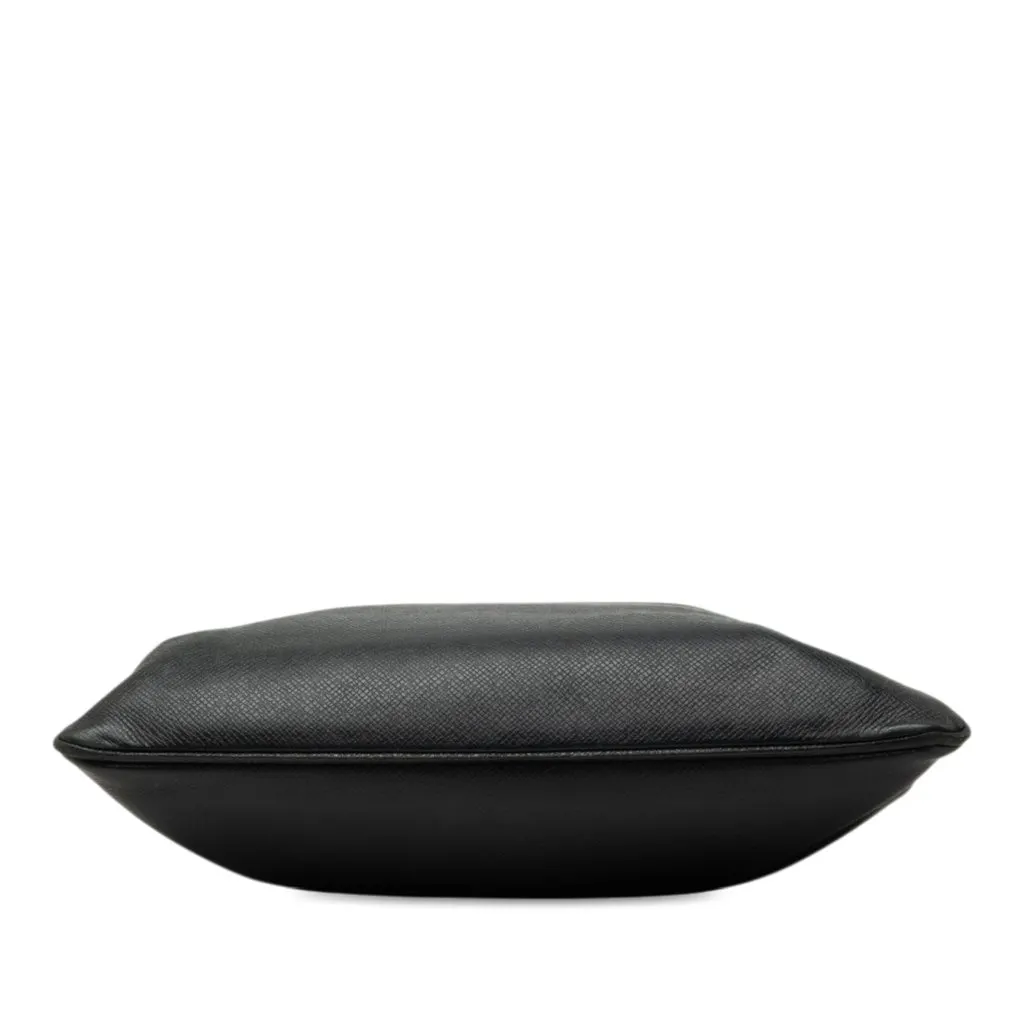 Louis Vuitton Taiga Sasha Blue Leather Good - Inside View