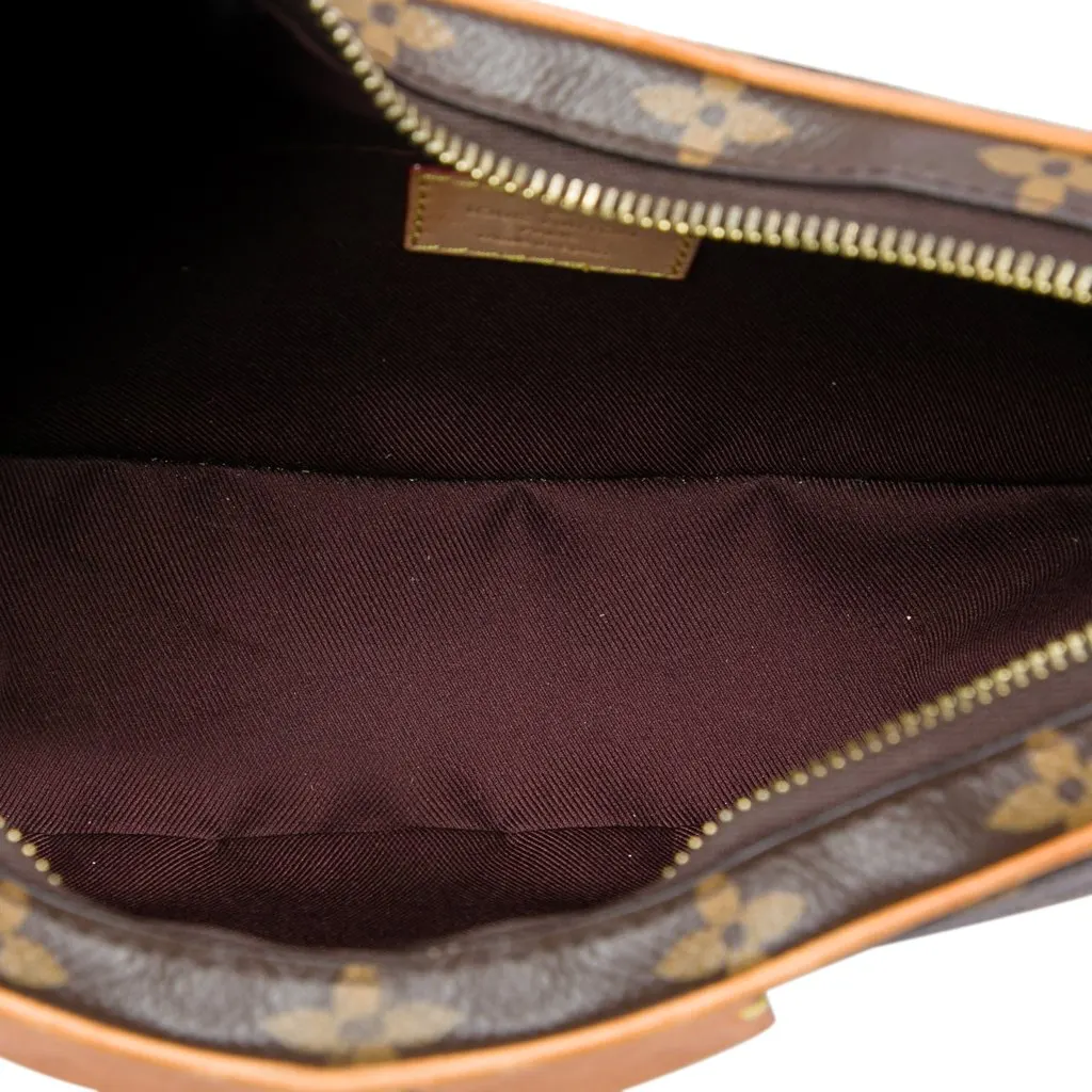 Louis Vuitton Monogram Croissant MM Brown Very good - Model View