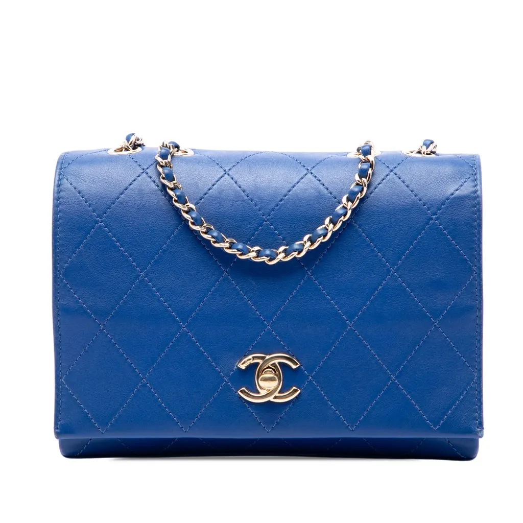 Chanel CC Quilted Calfskin Diamond Stitched Flap Blue Leather Very good - Front View