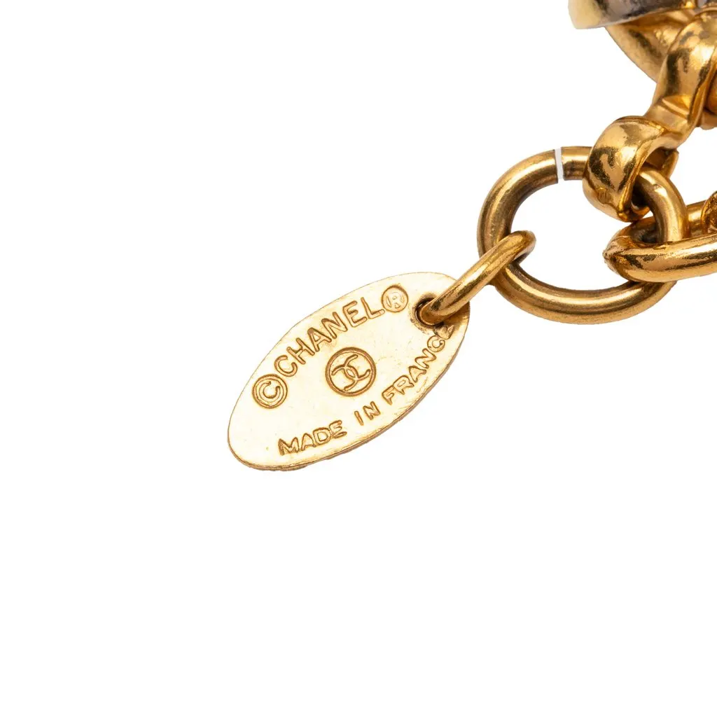 Chanel CC Gold Plated Diamond Shape Pendant Necklace Gold Metal Very good - Model View
