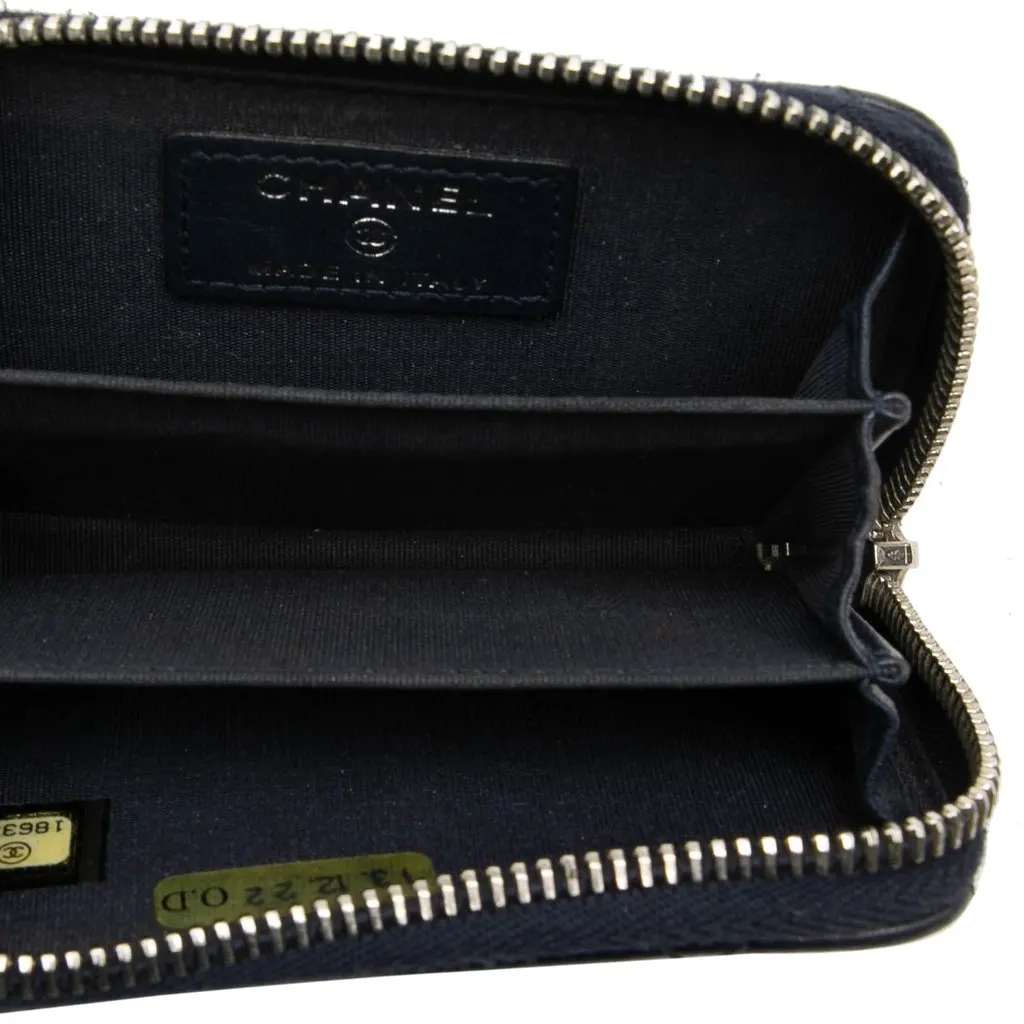 Chanel CC Quilted Lambskin Zippy Coin Pouch Blue Leather Very good - Model View