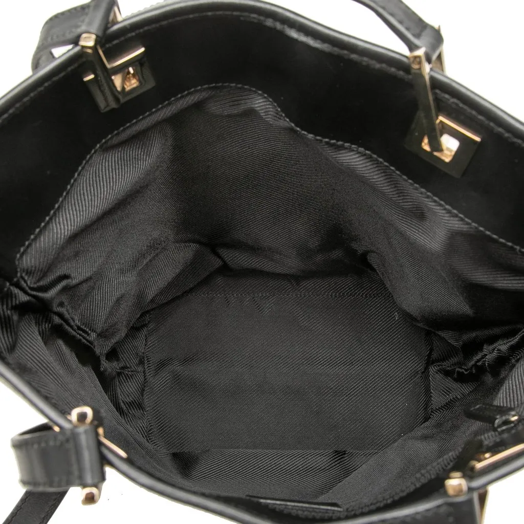 Gucci GG Canvas Tote Beige Very good - Model View