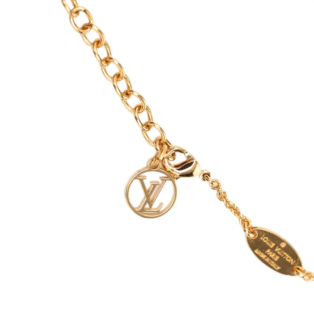 Louis Vuitton Gold Plated Essential V Pendant Necklace Gold Metal Very good - Model View
