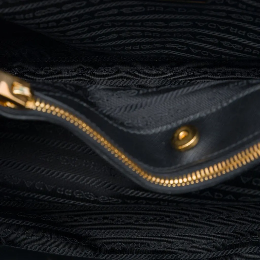 Prada Medium Saffiano Lux Galleria Satchel Black Leather Very good - Model View