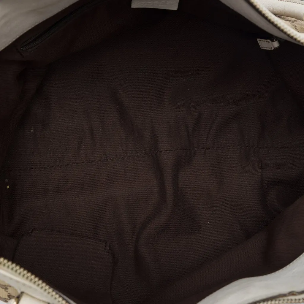 Gucci GG Canvas Abbey D Ring Tote Beige Very good - Model View
