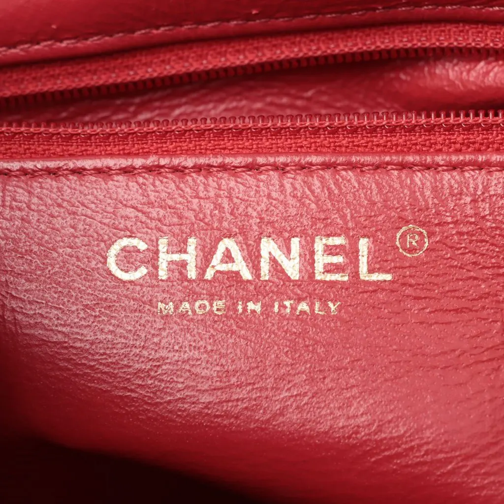 Chanel Quilted Caviar CC Filigree Backpack Red Leather Very good - Box View