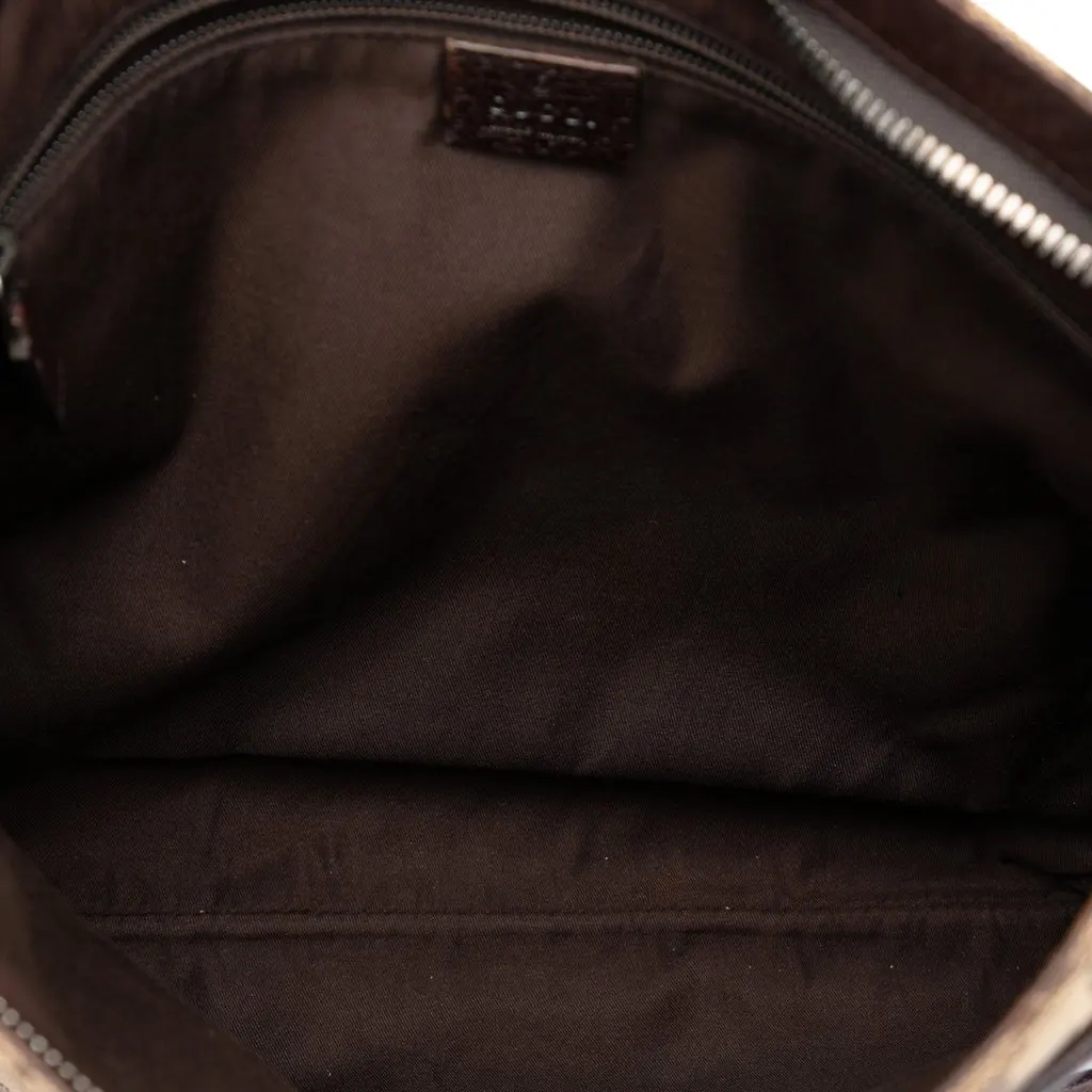 Gucci GG Canvas Crossbody Beige Very good - Model View