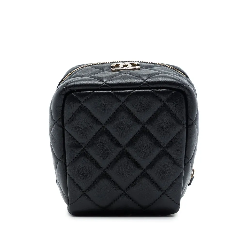 Chanel CC Quilted Lambskin Cube Wristlet Vanity Case Black Leather Very good - Inside View