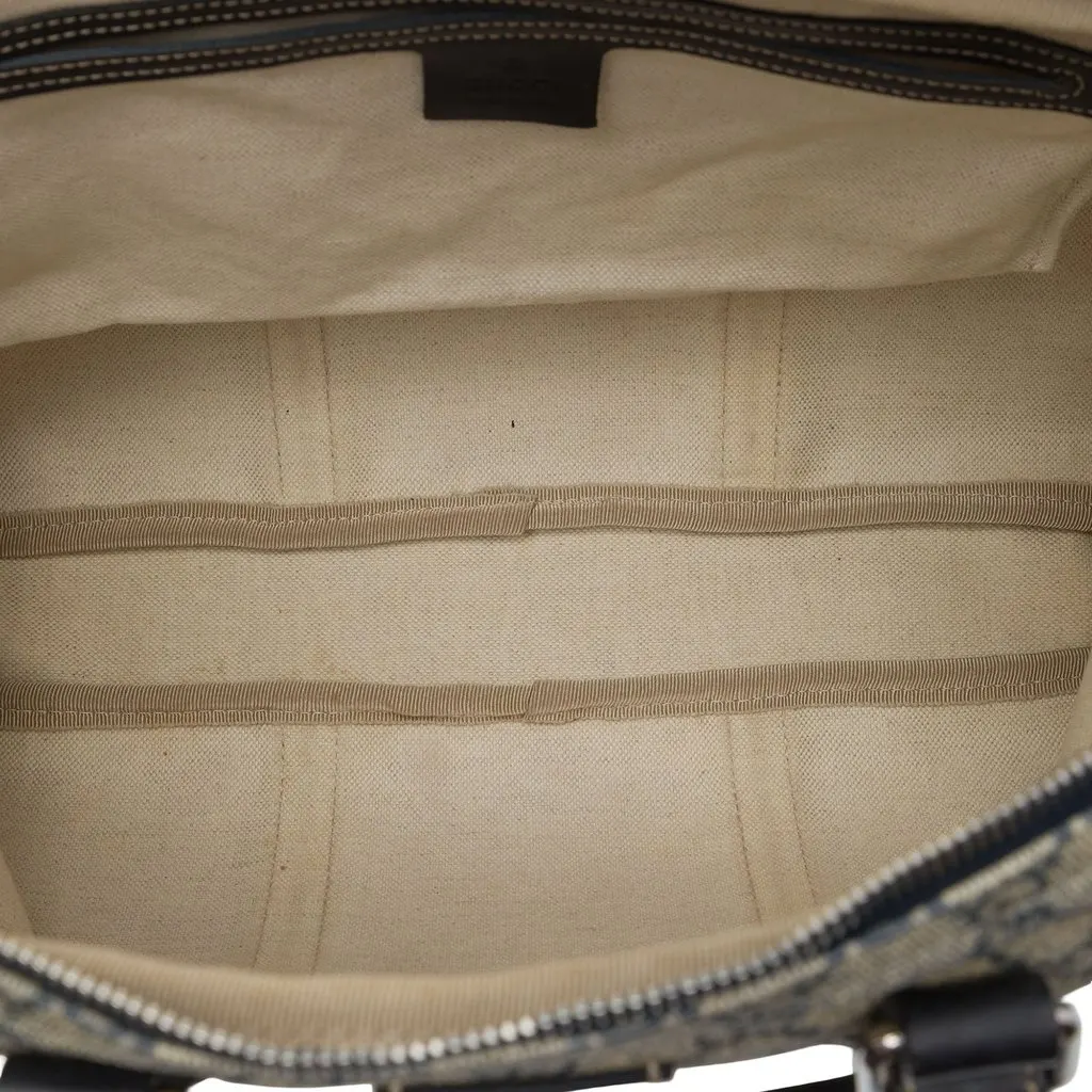Gucci GG Supreme Business Bag Beige Very good - Model View